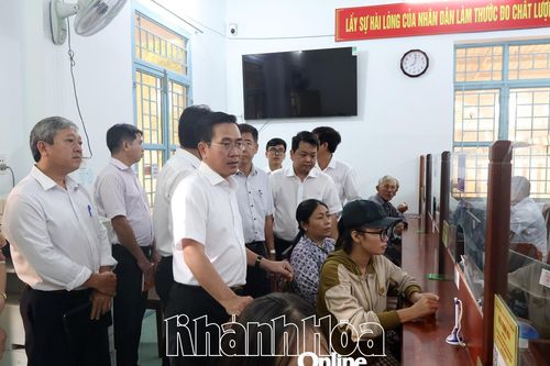 Phó Bí thư Tỉnh ủy Phạm Văn Hậu làm việc với Đảng ủy xã Phước Hậu