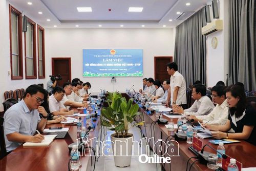 Lãnh đạo tỉnh Khánh Hòa làm việc với Tổng Công ty Hàng không Việt Nam