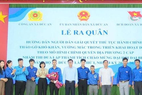 Xã Đức An ra quân hướng dẫn người dân giải quyết thủ tục hành chính
