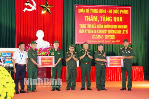 Thượng tướng Lê Quang Minh thăm, tặng quà Trung tâm Điều dưỡng thương binh Nho Quan