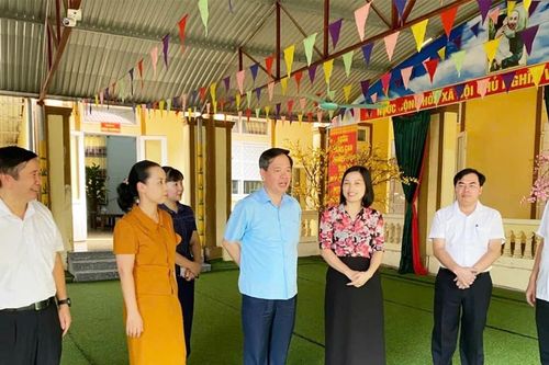 Đoàn công tác của Sở Giáo dục và Đào tạo làm việc với xã Lập Thạch