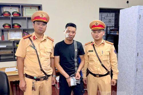 Xử lý vụ va chạm giao thông, phát hiện 2 đối tượng mua bán trái phép ma túy, xe máy là tang vật mất trộm
