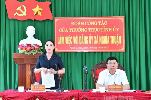 Đồng chí Lê Thị Kim Dung, Phó Bí thư Thường trực Tỉnh ủy làm việc với Đảng ủy xã Nghĩa Thuận