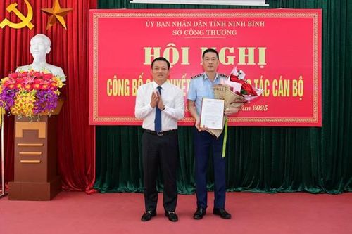 Công bố quyết định về nhân sự sau sáp nhập tại Chi cục QLTT tỉnh Ninh Bình