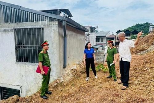 Lào Cai: Rà từng mét đất, giữ bình yên mùa mưa lũ