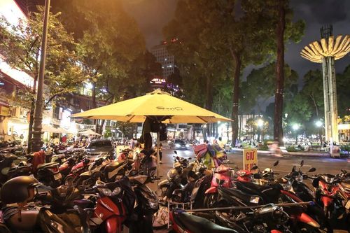 TP.HCM tăng cường xử lý tình trạng lấn chiếm lòng đường, vỉa hè