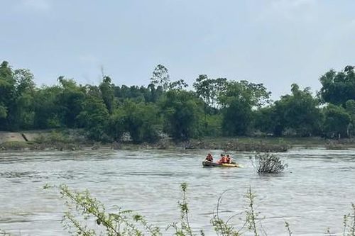 Tìm thấy thi thể bé trai 8 tuổi mất tích trên sông Cầu, cách vị trí rơi 5km