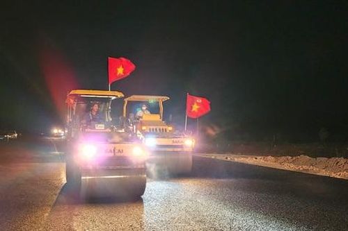 Xuyên đêm thi công trên công trường cao tốc Khánh Hòa - Buôn Ma Thuột