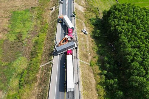 Thiếu làn dừng khẩn cấp - Tai nạn vẫn rình rập trên cao tốc