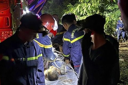 Giải cứu thành công nạn nhân bị mắc kẹt do tai nạn giao thông