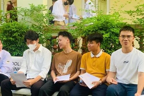 Hà Nội hạ điểm chuẩn 10 trường THPT công lập