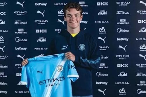 Manchester City công bố tân binh thứ năm
