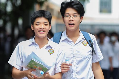 Hà Nội công bố hạ điểm chuẩn vào lớp 10
