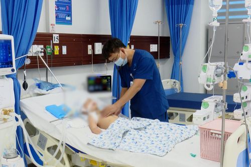 Một nạn nhân nguy kịch sau tai nạn liên hoàn ở Dương Nội