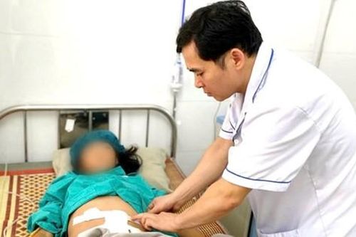 Phẫu thuật lấy khối u 9kg trong bụng, cứu bé gái 14 tuổi ở Lào Cai