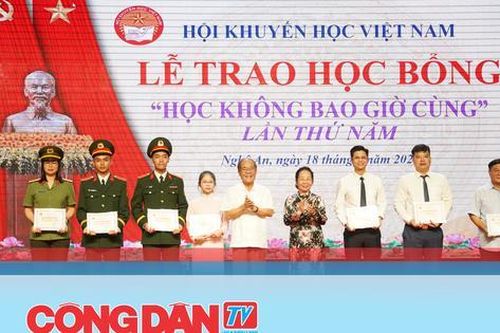 Lễ trao học bổng 'Học không bao giờ cùng' lần thứ 5