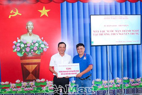 Cần nhân rộng hệ thống máy lọc nước ngọt tại các trường toàn tỉnh