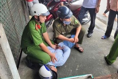 Công an đón lõng tại ngã tư đèn đỏ bắt đối tượng trộm cắp trên đường tẩu thoát