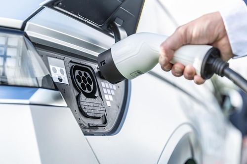 Ấn Độ: Trạm sạc xe điện tăng gấp 5 lần sau ba năm, nhưng 235 xe chung 1 trạm