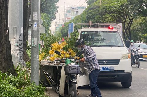 Nghiên cứu lắp camera xử phạt vi phạm lấn chiếm vỉa hè, lòng đường ở TP.HCM