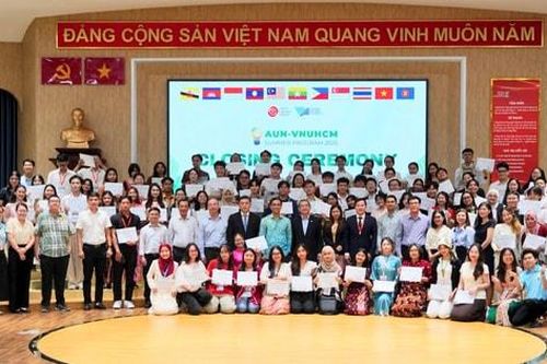 Kết thúc hành trình học thuật và kết nối văn hóa ASEAN tại Trại hè AUN-VNUHCM 2025