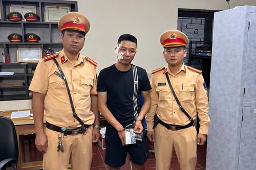 Từ vụ va chạm giao thông, công an bắt giữ 2 đối tượng mua bán ma túy