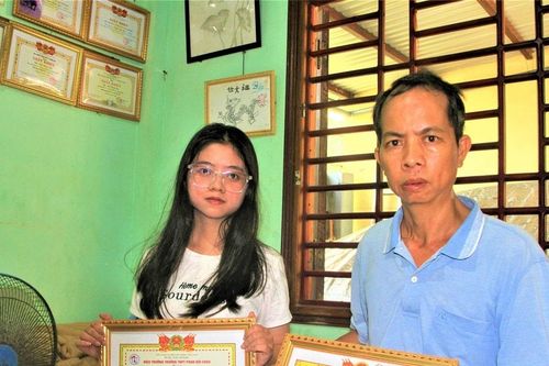 Đà Nẵng: Nữ sinh mồ côi đạt điểm cao và ước mơ trở thành cô giáo