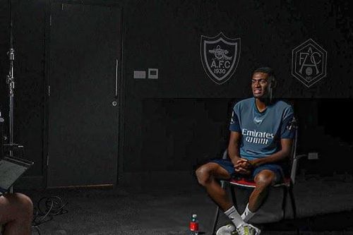 Arsenal để lộ tân binh do sự cố hy hữu