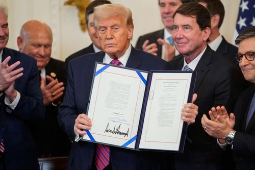 Ông Trump ban hành dự luật tiền số