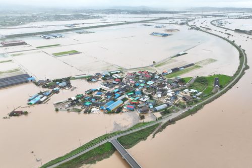 Hàn Quốc chìm trong 'trận mưa thế kỷ'