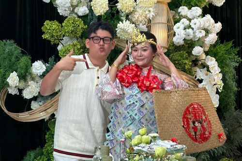 Màn trao quà cưới độc lạ của anh trai Vĩnh Long cho em gái