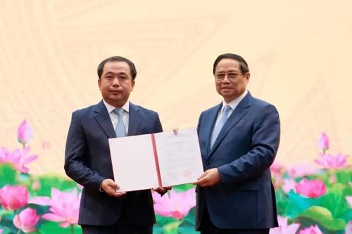 Thủ tướng trao quyết định giao quyền Bộ trưởng Bộ Nông nghiệp và Môi trường cho ông Trần Đức Thắng