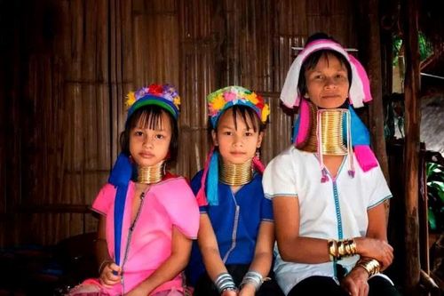 Giữa nét đẹp và gánh nặng