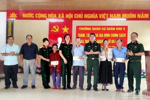 Quân khu 5 bàn giao nhà tình nghĩa cho bệnh binh