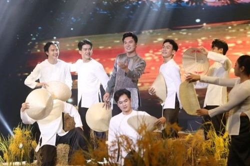 Quốc Trí táo bạo kết hợp dân ca, rap trong tập chào sân 'Tình Bolero' 2025