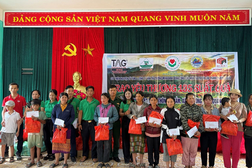 Quảng Trị: Trao 130 suất quà tặng nhân dân bản biên giới