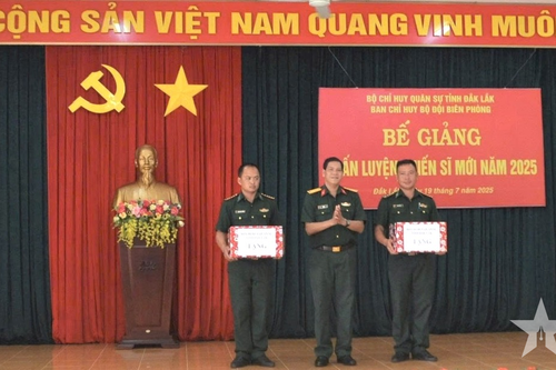Bộ đội Biên phòng tỉnh Đắk Lắk bế giảng huấn luyện chiến sĩ mới năm 2025
