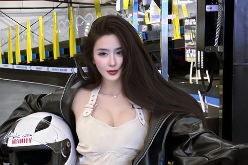 Hot girl Võ Ngọc Trân 'đốt cháy' đường đua Go Kart