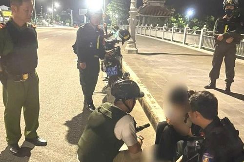 Kịp thời ngăn chặn nữ sinh nhảy cầu Dã Viên tự vẫn