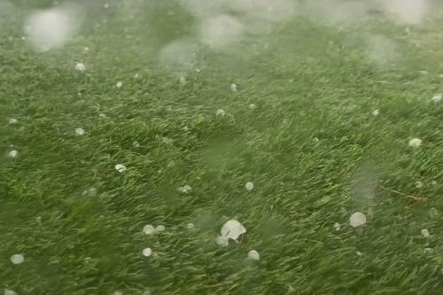 Quảng Ninh xuất hiện giông kèm mưa đá