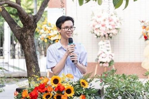 Thủ khoa khối B00 - Trần Đức Tài: 'sách giáo khoa cung cấp lộ trình khoa học, kiến thức nền trọng tâm'