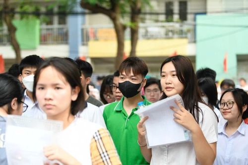Phổ điểm khối B00: Giáo viên dự đoán điểm chuẩn khối ngành Y dược giảm 2-3 điểm