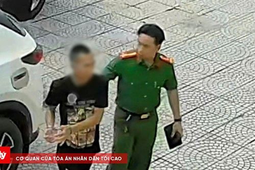 Rút dao đâm người vì mâu thuẫn trong việc xưng hô