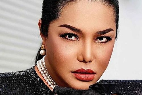 Ca sĩ chuyển giới đầu tiên của Việt Nam: 13 năm góa bụa, sưu tập 100 búp bê