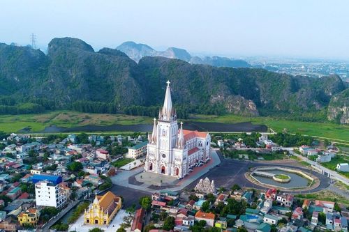 Độc đáo nhà thờ hình cây thánh giá ở miền cố đô
