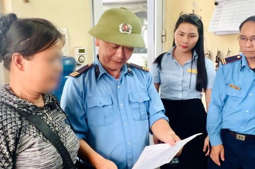 Dàn cảnh 'thăm hỏi bệnh tình', mồi bán thuốc trong bệnh viện trung ương