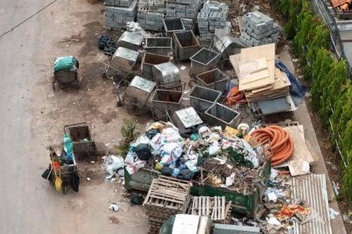 Đường Tây Hồ 'đau khổ ''với rác thải ngập tràn