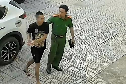Kẻ đâm người tại quán bia ra đầu thú sau gần 5 giờ lẩn trốn