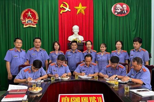 Cụm thi đua số 2, VKSND tỉnh Đắk Lắk ký kết giao ước thi đua năm 2025