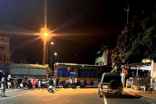 Không chú ý khi băng qua đường sắt, một người bị tàu chở than đâm tử vong